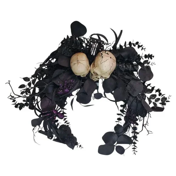 Halloween Wreath Haunted Home Pirate Skeleton Skull Spiders Flowers Black 21" - Picture 1 of 9